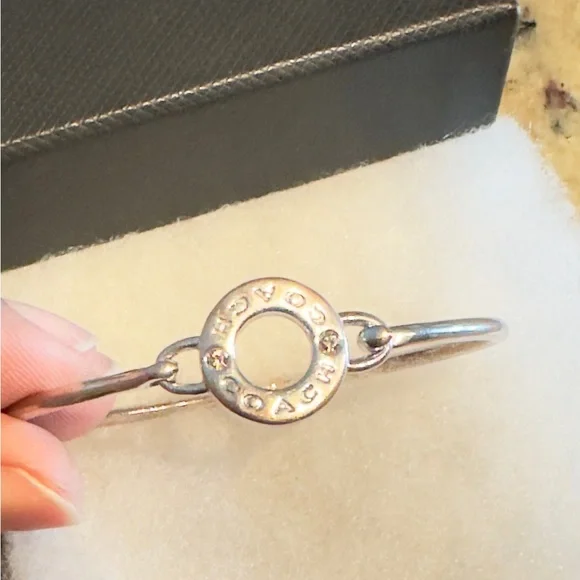 AUTHENTIC COACH F54516 Open Circle Stone Silvertone Stud Earrings,  bangle - Picture 10 of 10